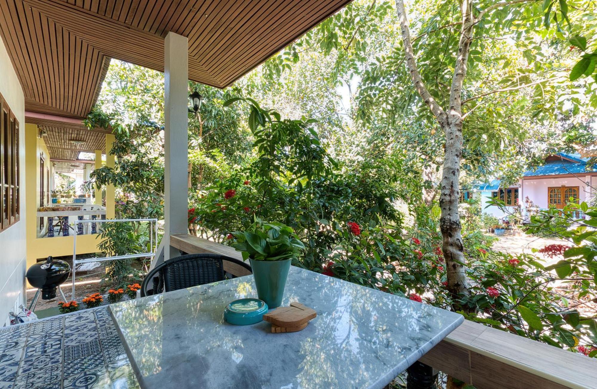 Maenam Bungalow Маенам Экстерьер фото
